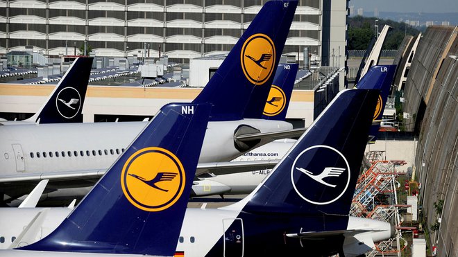 Okoli 5000 pilotov Lufthanse bo v skladu z dogovorom, ki ga je sindikat sklenil z upravo, prejelo &raquo;znatno povišico&laquo;. FOTO: Reuters

