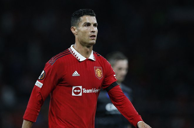 Cristiano Ronaldo prejema pol milijona funtov na teden, čeprav ne igra skoraj nič. FOTO: Craig Brough/Reuters
