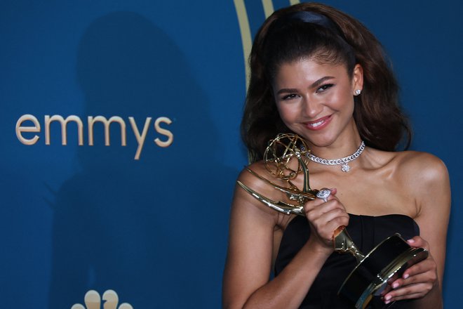 Na podelitvi nagrad emmy je slavila že drugič zapored in tako utrdila svoj naziv prve temnopolte igralke, ki je prejela emmyja za najboljšo žensko vlogo .FOTO:&nbsp; Aude Guerrucci/Reuters
