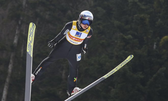 Maren Lundby je po 554 dneh spet skočila na skakalnici. FOTO: Jože Suhadolnik/Delo
