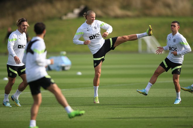 Erling Haaland se je v slogu starejšega skandinavskega kolega Zlatana Ibrahimovića pripravljal za nocojšnjo neprijetno bitko z nekdanjimi soigralci. FOTO: Lindsey Parnaby/AFP
