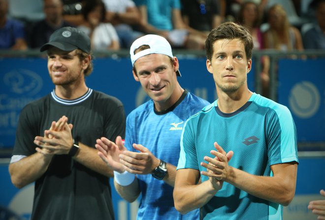 Blaž Kavčič (levo) in Aljaž Bedene (desno) sta v postavi, ki ju je določil zvezni kapetan Grega Žemlja (na sredini).&nbsp;FOTO:&nbsp;Jure Eržen/Delo
