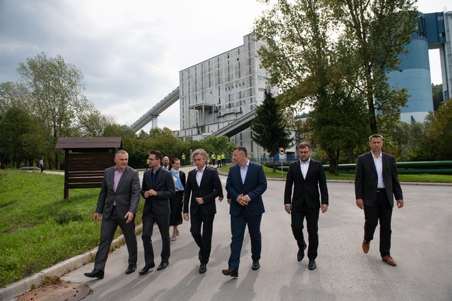Predsednik vlade Robert Golob in minister za infrastrukturo Bojan Kumer sta obiskala Premogovnik Velenje. FOTO: Miran Beškovnik
