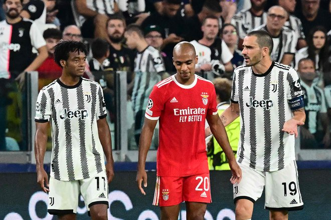 Benfica je v Torinu še poglobila krizo Juventusa, eden od strelcev, ki je načel belo-črne pa je tudi eden od najbolj izkušenih lizbonskih&nbsp; &raquo;orlov&laquo; Joao Mario (v sredini). FOTO: Vincenzo Pinto/AFP
