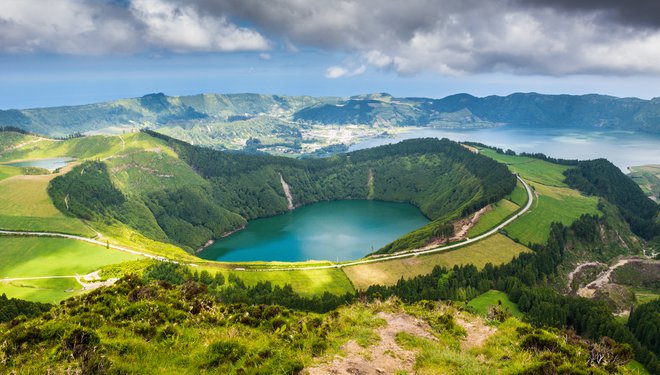 Jezero Sete Cidades na zahodnem delu otoka Sao Miguel FOTO: Shutterstock
