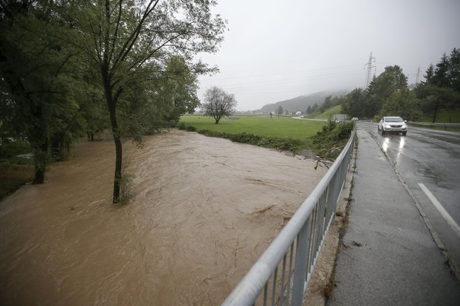 Dvor pri Polhovem Gradcu FOTO: Jože Suhadolnik/Delo
