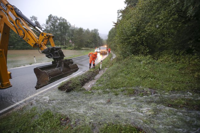 Dvor pri Polhovem Gradcu FOTO: Jože Suhadolnik/Delo
