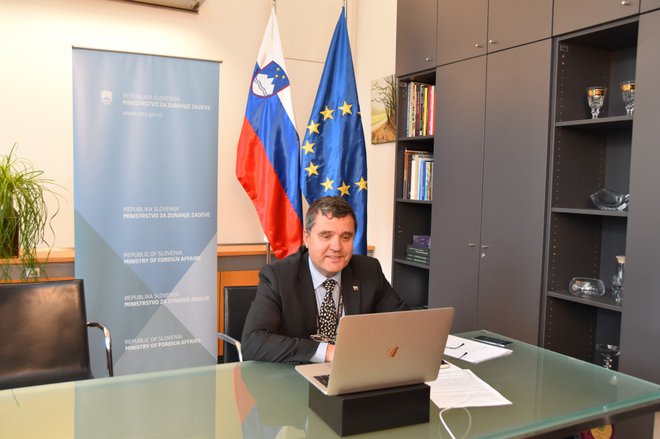 Slovenski veleposlanik v ZDA Tone Kajzer je domnevno kršil 45. člen&nbsp;zakona o zunanjih zadevah, ki med posebne naloge diplomatov uvršča varovanje dokumentov in podatkov zunanjega ministrstva. FOTO: MZZ
