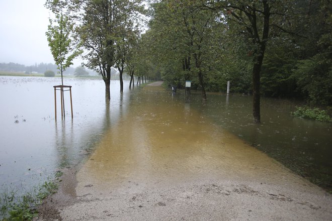 &nbsp;V več krajih so v soboto zabeležili več kot 300 litrov dežja na kvadratni meter. FOTO: Jože Suhadolnik
