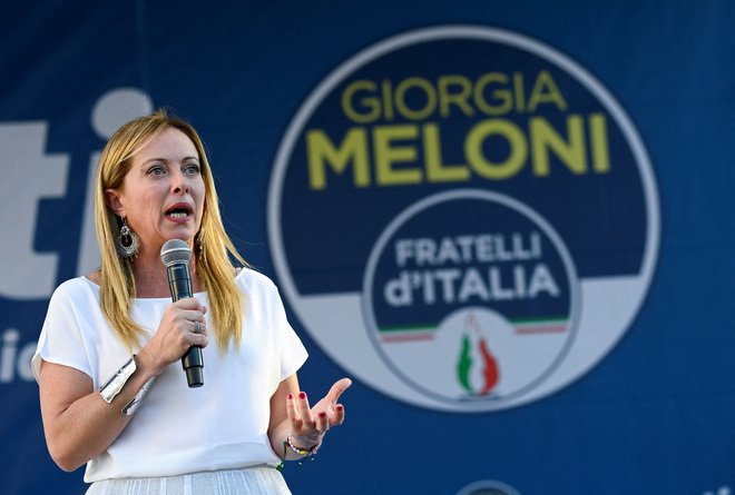 Giorgia Meloni Evropi žuga, da bo Italija po novem pod njeno taktirko igrala skladno z geslom &raquo;Najprej Italija&laquo;. FOTO: Flavio Lo Scalzo/Reuters
