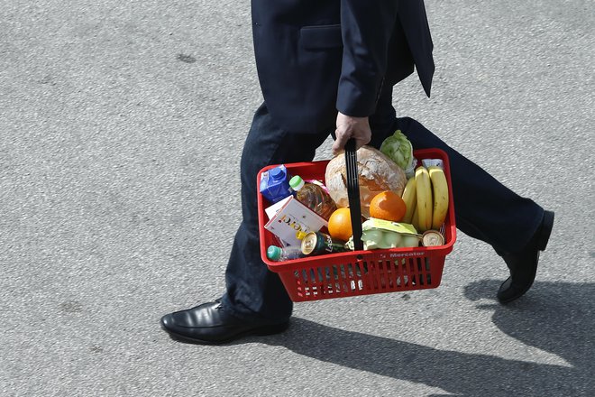 V okviru projekta bo vzpostavljena posebna spletna stran, na kateri bodo vsakih 14 dni objavljali aktualne cene izbranih živil pri omenjenih trgovcih.&nbsp;FOTO: Jože&nbsp;Suhadolnik/Delo
