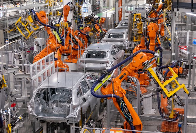 Globalna proizvodnja avtomobilov bo letos večja, v minusu bo le Evropa.&nbsp;FOTO: Daniel Josling/DPA
