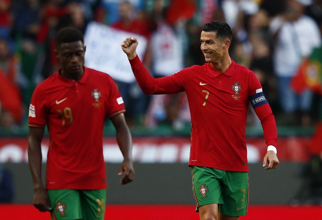 Cristiano Ronaldo namerava še dolgo igrati za Portugalsko. FOTO:&nbsp;Pedro Nunes/Reuters
