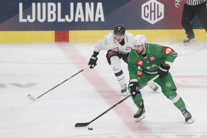 Hokejisti SŽ Olimpije se bodo v velikem finalu pričakovano pomerili z večnimi gorenjskimi tekmeci. FOTO: Leon Vidic/Delo
