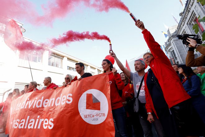 Belgijski sindikalisti napovedujejo nadaljevanje boja. FOTO: Yves Herman/Reuters
