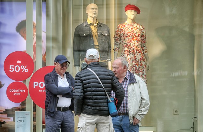 Svet Zavoda za pokojninsko in invalidsko zavarovanje Slovenije je vlado pozval, naj izvede izredno uskladitev pokojnin v okviru razpoložljivih javnofinančnih sredstev. Foto Blaž Samec
