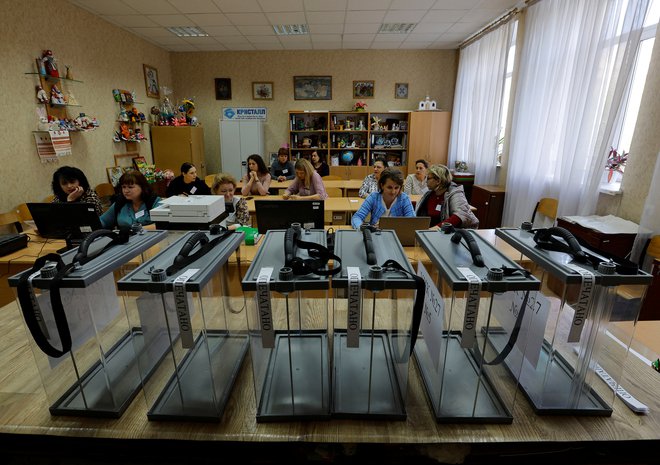 V doneški regiji je bilo natisnjenih več kot 1,5 milijona glasovnic. FOTO:&nbsp;Alexander Ermochenko/Reuters
