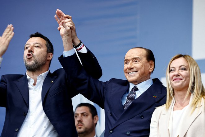 Voditelji Lige Matteo Salvini, Naprej, Italija Silvio Berlusconi in Brati Italije Giorgia Meloni naj bi po nedeljskih volitvah sestavili desničarsko vladno koalicijo. FOTO: Yara Nardi/Reuters
