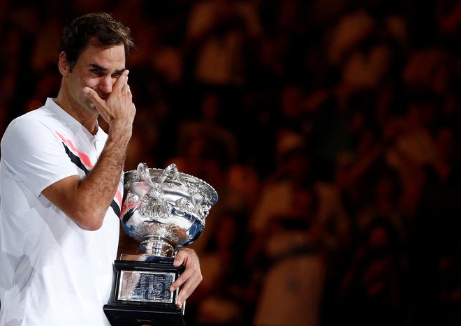 Roger Federer je kariero sklenil z 20 lovorikami na turnirjih velike četverice, zadnjič je objokan dvignil lovoriko v Melbournu leta 2018. FOTO: Thomas Peter/Reuters
