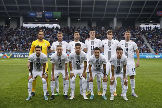 Nad Norvežane so krenili (zgoraj z leve) Oblak, Blažič, Šporar, Bijol, Kurtić, (spodaj) Stojanović, Karničnik, Gnezda Čerin, Sikoček in Verbič. FOTO: Leon Vidic
