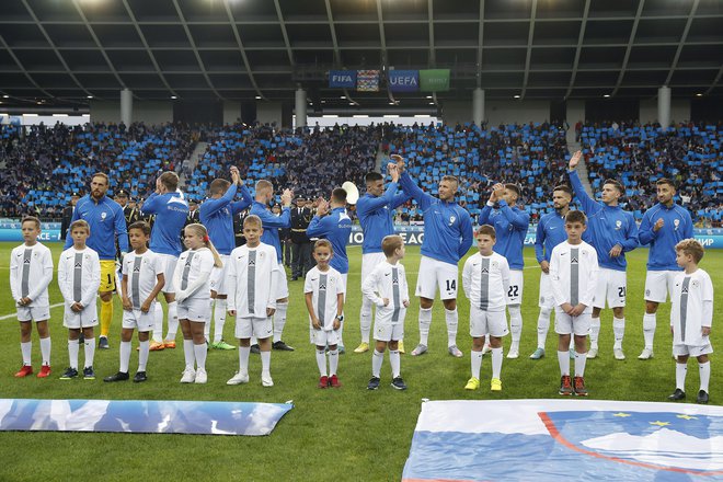 Slovenski nogometaši bodo v Stockholmu lovili najmanj točko. FOTO: Leon Vidic
