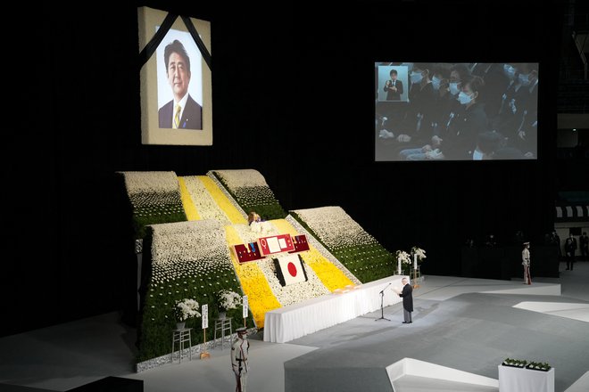 Šinzo Abe je bil japonski premier z najdaljšim neprekinjenim mandatom. FOTO: Reuters
