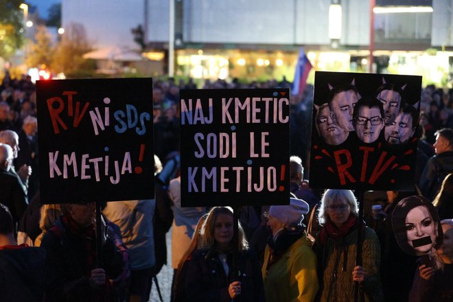 Na protestu je bilo slišati tudi pomisleke, da je koalicija preveč pasivna. FOTO: Črt Piksi/Delo
