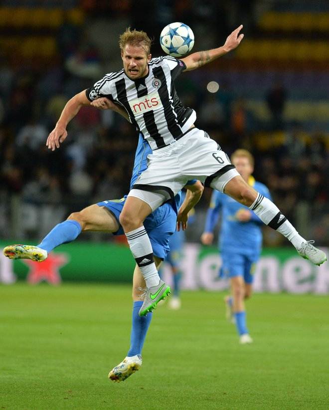 Soboški nestor med črno-belimi, 34-letni Gregor Balažic, se je v bogati legionarski karieri najbolje počutil v Begoradu, kjer je igral za črno-beli Partizan. Foto Maxim Malinovsky Afp
