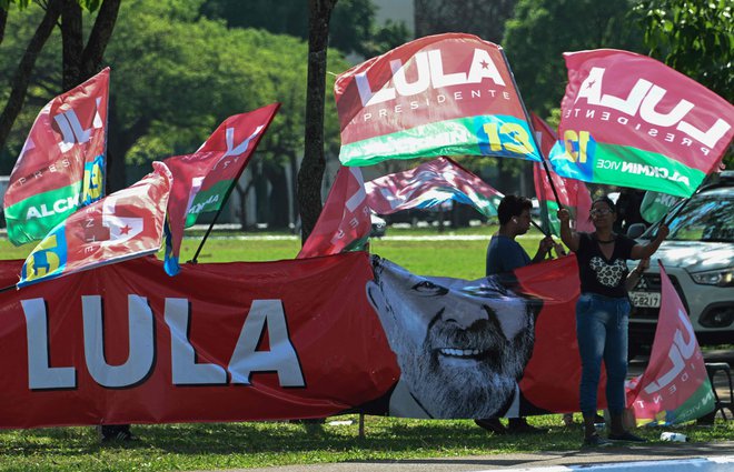 Stranka Inacia Lule da Silve je v letih od 2003 do 2010, v času &raquo;srečne globalizacije&laquo;, potegnila iz skrajne revščine več kot trideset milijonov državljanov. FOTO: Evaristo Sa/AFP
