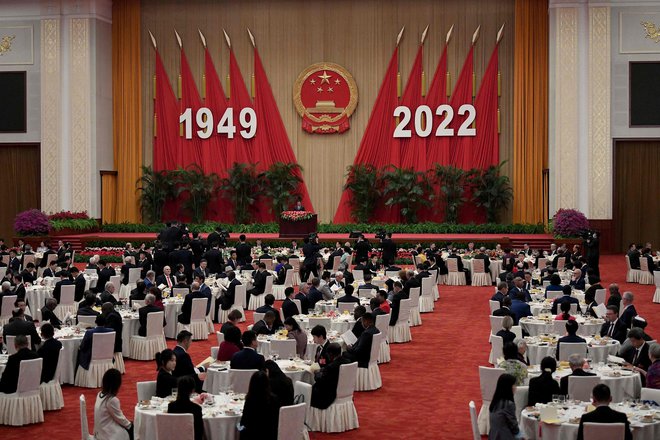 Praznik poteka letos zgolj dva tedna pred začetkom 20. kongresa Komunistične partije Kitajske (KPK), ki je poseben v primerjavi z dosedanjimi srečanji partijske elite. FOTO: Noel Celis/AFP
