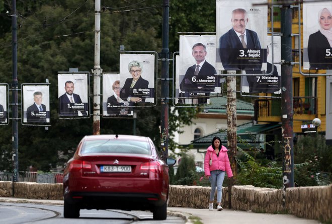 Zadnja tri desetletja BiH vodijo večinoma nacionalno usmerjene, tudi nacionalistične stranke, ki se rade zatekajo v ostro retoriko.

Foto Dado Ruvić/Reuters
