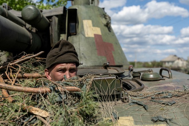 Zahodni vojaški strokovnjaki pričakujejo, da bodo ukrajinske sile v prihodnjih dneh zavzele ta kraj na severu doneške regije. FOTO: Jorge Silva/Reuters
