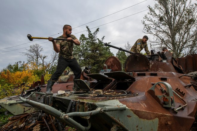 Ukrajinska vojska je v protiofenzivah uničila tudi precej ruskega orožja. FOTO: Stringer/Reuters
