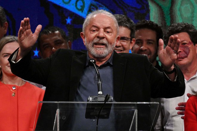 Lula da Silva je pomiril podpornike, da bodo gotovo zmagali, razglasitev je samo preložena na 30. oktober, ko bo drugi krog volitev. FOTO: Nelson Almeida/AFP
