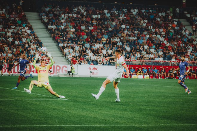 Benjamin Šeško je opozoril nase v majici Salzburga. FOTO: Jasmin Walter/Red Bull Salzburg
