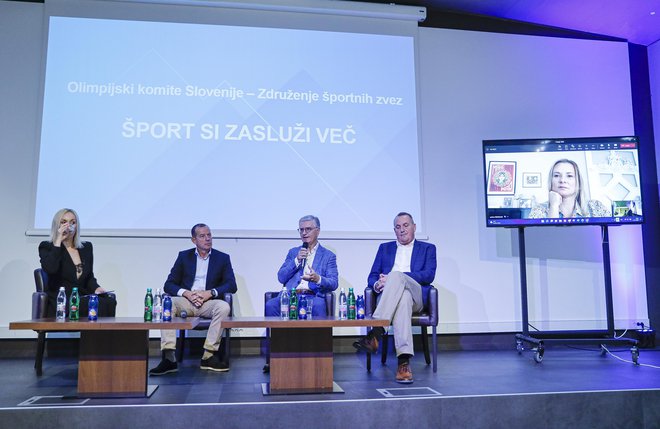 Franju Bobincu (drugi z leve) bodo pomagali tudi Metod Ropret (desno), Enzo Smrekar (drugi z leve) in Polona Rifelj, ki se je udeležila pogovora pred videokonference. FOTO: Jože Suhadolnik
