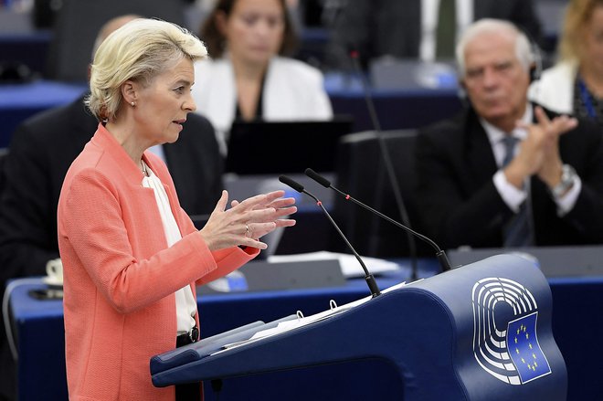 Predsednica Evropske komisije Ursula von der Leyen je predstavila&nbsp;predlog sankcij: FOTO:&nbsp;Frederick Florin/AFP
