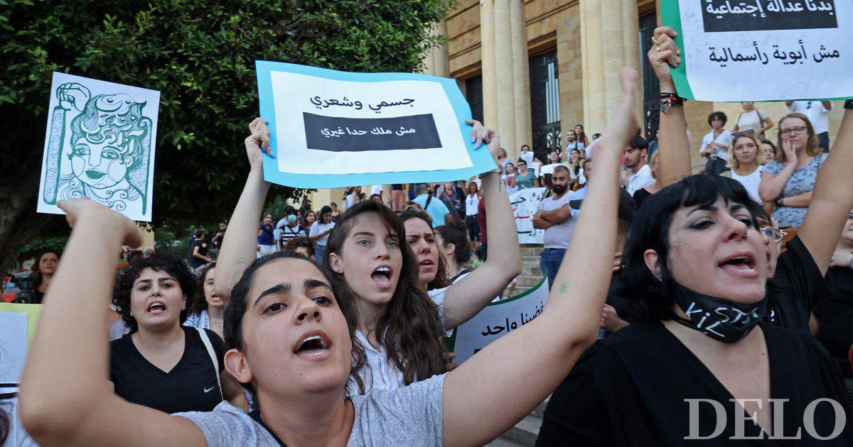 Des mèches de cheveux d’actrices françaises pour la liberté des femmes iraniennes