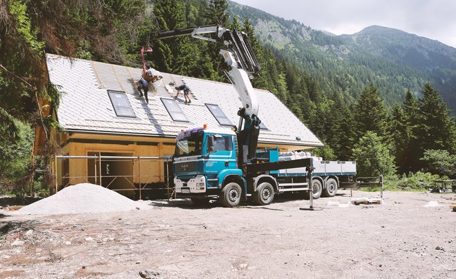 Izvedba projekta je bila zahtevna predvsem zaradi višinske lege in ozkih dovoznih poti. FOTO: osebni arhiv
