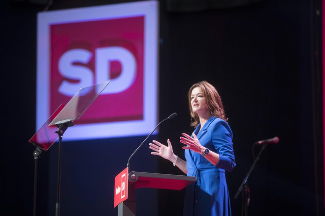 Tanja Fajon: V stranki na SD ne bomo klonili zaradi tistih, ki v naši stranki namenoma delajo razkole in iščejo karierne priložnosti, ob prvi priložnosti pa stranko zapustijo. FOTO: Jure Eržen/Delo
