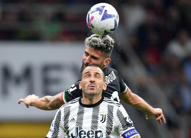 Olivier Giroud in Milan sta bila višja od Leonarda Bonuccija in Juventusa. FOTO: Daniele Mascolo/Reuters

