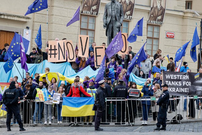 Nedavni protestni shod v podporo Ukrajini v Pragi&nbsp;

FOTO: Ludovic Marin/AFP
