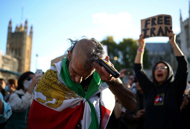 Protesti v Iranu se nadaljujejo. FOTO: Henry Nicholls/Reuters
