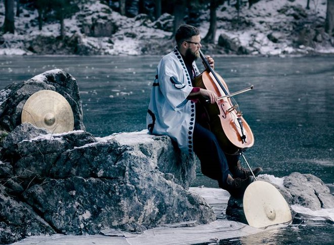 DrummingCellist, Kristijan Krajnčan, je predstavil svoj novi album Zabučale gore. FOTO: arhiv organizatorja

