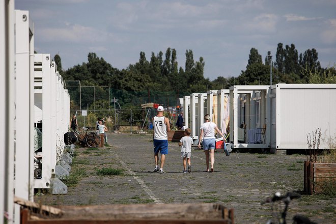 Začasne nastanitve za begunce na nekdanjem berlinskem letališču Tempelhof FOTO:&nbsp;Carsten Koall/AFP
