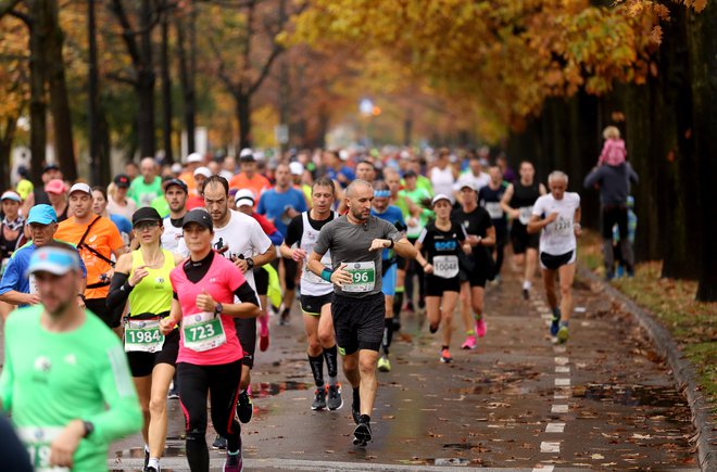 Na letošnjem 26. maratonu je prijavljenih že okoli 14.000 tekačev, pričakujejo jih okoli 16.000. FOTO:&nbsp;Matej Družnik/Delo
