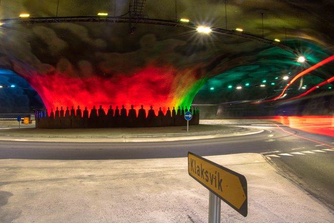 Središče prvega podmorskega krožišča na svetu zapolnjuje kovinska konstrukcija domačega umetnika Tróndurja Paturssona. FOTO: Lev Furlan Nosan
