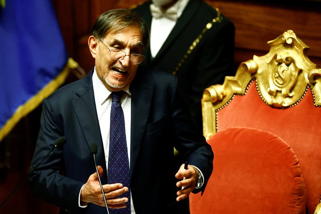 Ignazio La Russa ima v svoji dnevni sobi kip fašističnega diktatorja. FOTO:&nbsp;Yara Nardi/Reuters
