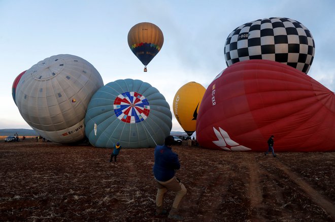 Inflacija izstavlja račun za nakopičene dolgove. FOTO: Jon Nazca/Reuters
