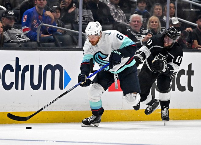 Kapetan hokejistov moštva Los Angeles Kings Anže Kopitar (desno) na začetku sezone nima razlogov za veselje. FOTO: Jayne Kamin-oncea/Usa Today Sports
